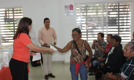 DIF Municipal Colima entregó apoyo de hemodiálisis y pañales
