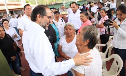 Gobernador entrega cancha techada y rehabilitación de Casa Ejidal en La Caja