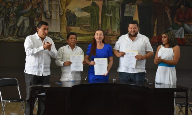 Firma la Villa convenio con Gómez Farías, donde elaboran los petates de La Petatera