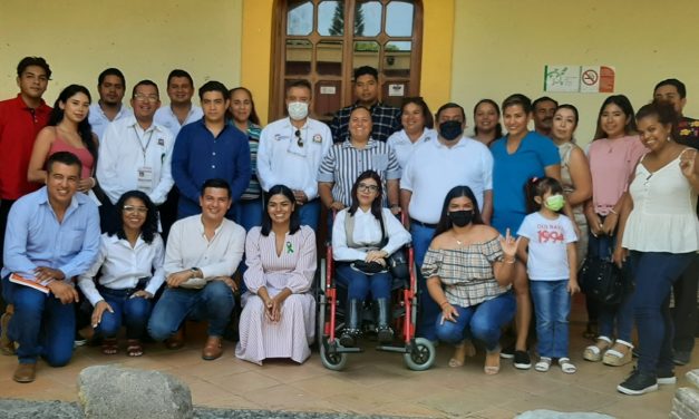 Imparten conferencia a funcionario municipales de Cuauhtémoc, sobre discapacidad