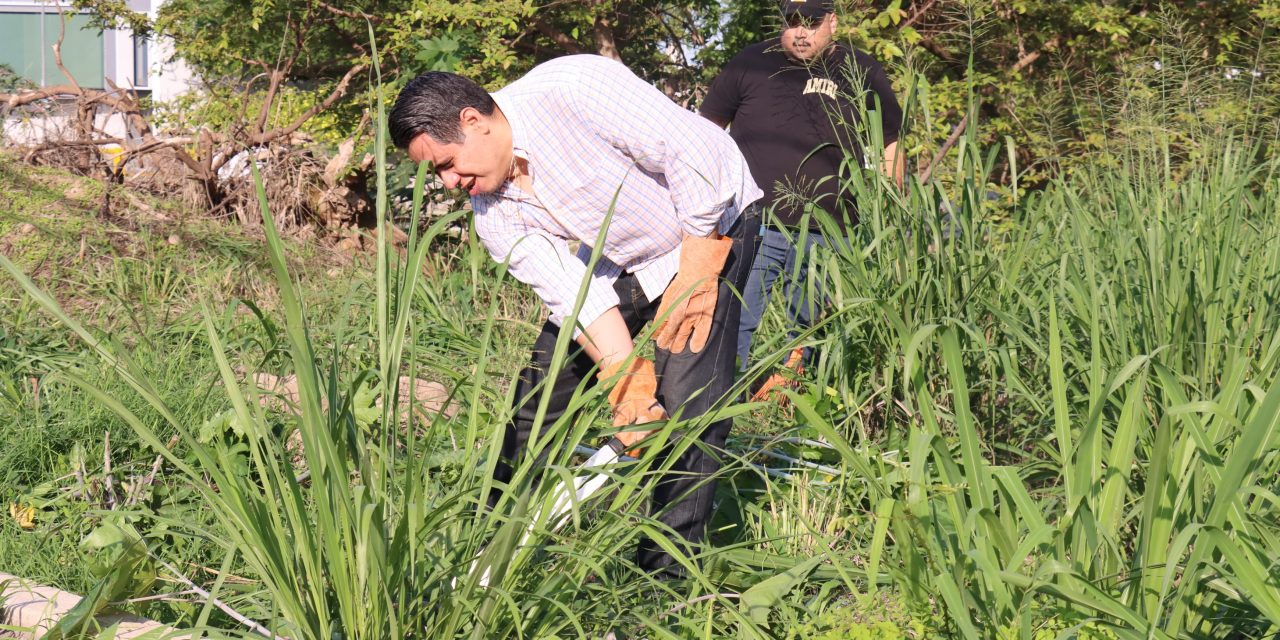 Realiza Gobierno de Riult Rivera brigada de limpieza en la avenida Venustiano Carranza