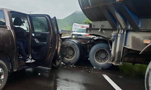 Cuatro personas lesionadas en accidente en La Salada;UEPC: PC Ixtlahuacán, Cruz Roja y GN apoyan