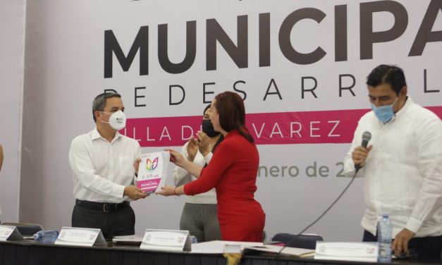 Invitan a la UdeC a fungir como evaluadora del Plan de Desarrollo Municipal de v. de Álvarez